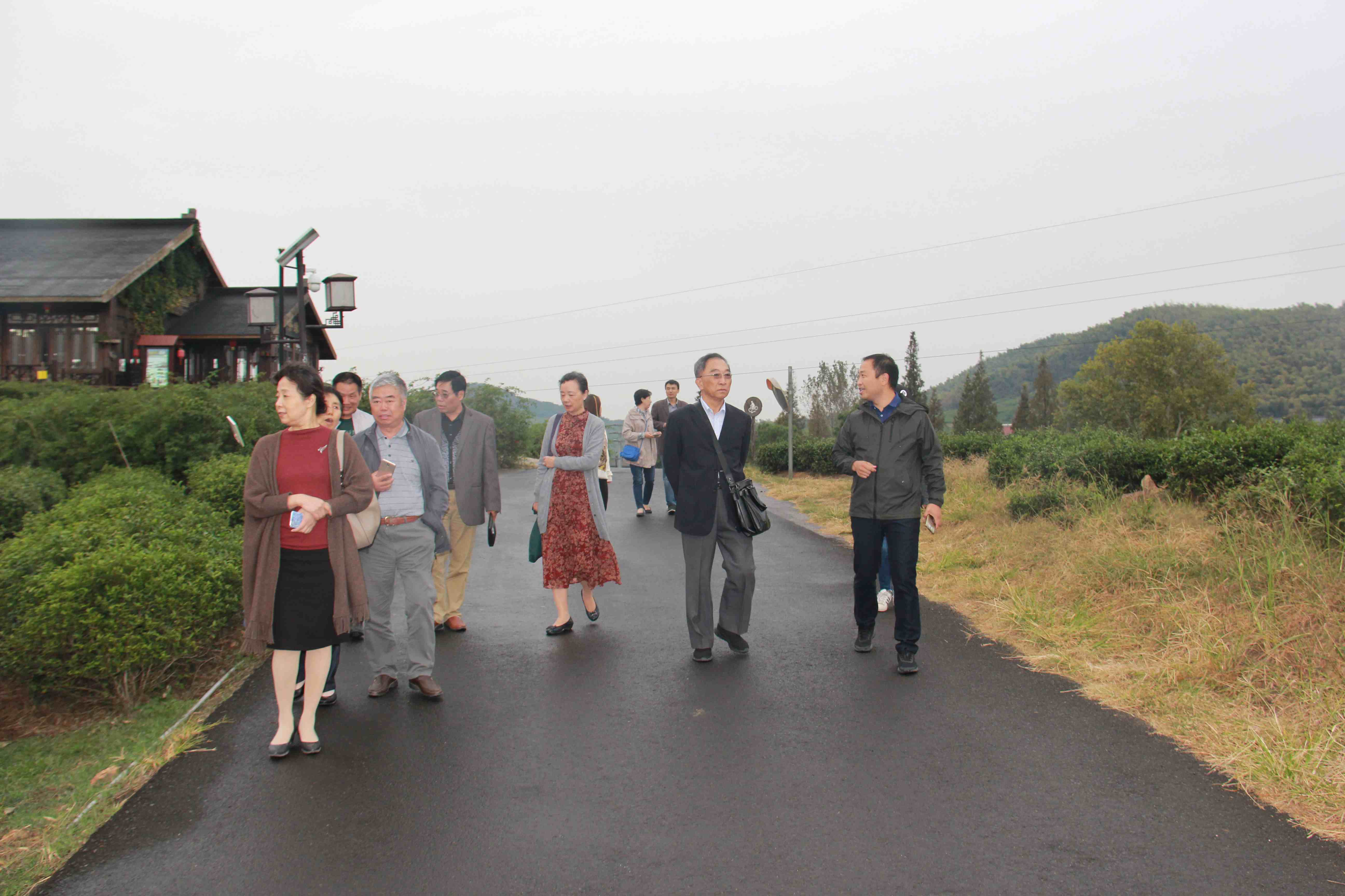 公司举办&ldquo;重阳节美丽乡村健步走&rdquo;活动